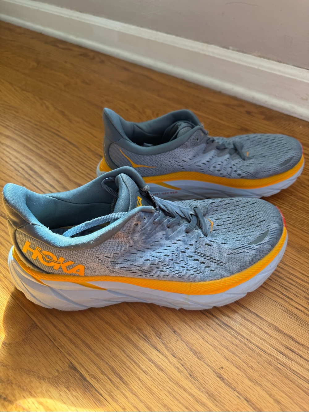 Men’s Hoka Clifton 8 - size 8D - Picture 2 of 5